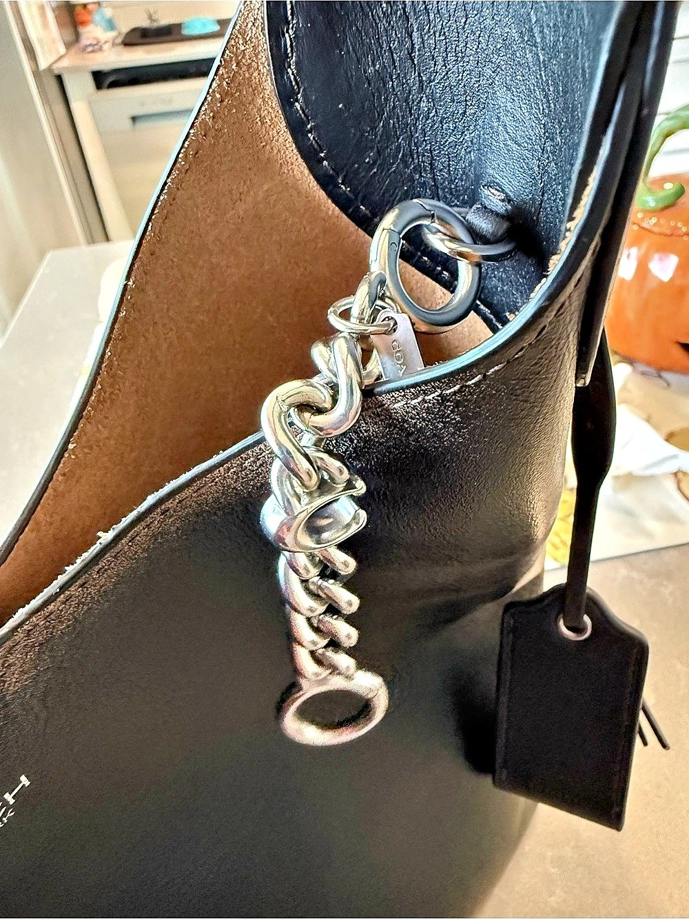 Coach Brooklyn 28 shoulder bag in Loved Leather w/ insert and extra Coach charm - Picture 14 of 16